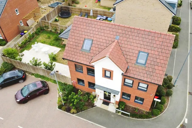 Photo 2 — Eveleigh Gardens, Hullbridge, Hockley, Essex, SS5