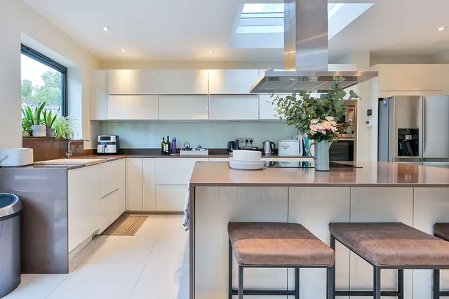 Photo 3 — 6 Ashfield Road, London