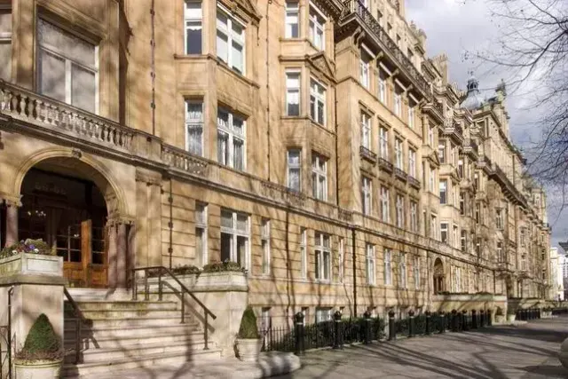 4 bedroom flat — Harley House, Marylebone Road, NW8