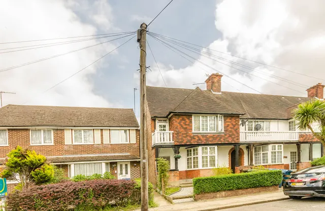 38 South Hill Avenue, Harrow, photo 1