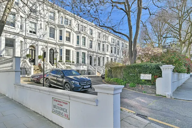 Photo 2 — Inverness Gardens, Kensington, London, W8 4RN