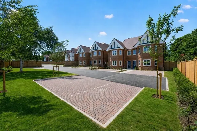 Brunswick Close, Ruden Way, Epsom, photo 1