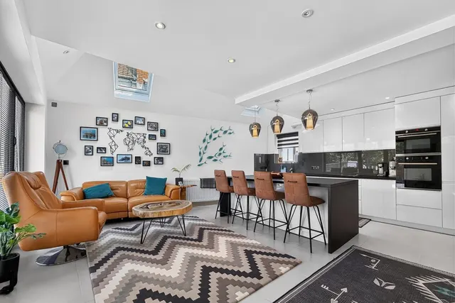 Winmarith Drive, Hale Barns, WA15, photo 3