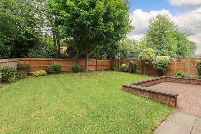 Photo 3 — Caister Close, Hemel Hempstead, Hertfordshire, HP2 4UQ