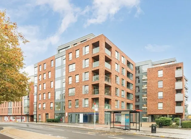 High Street, Brentford, TW8, photo 1