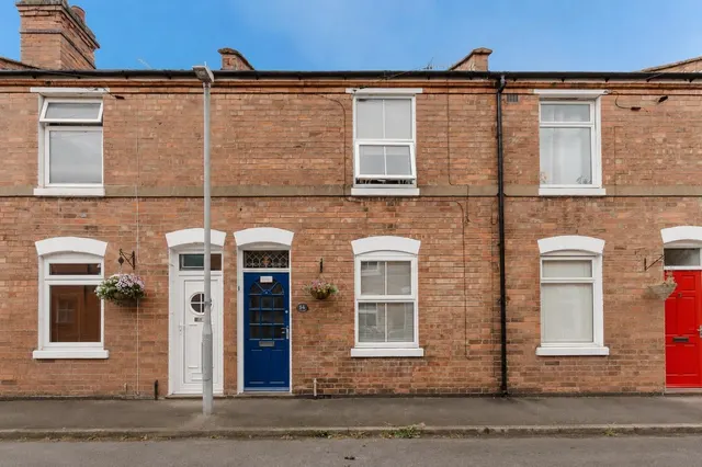 Meadow Road, Warwick, photo 1