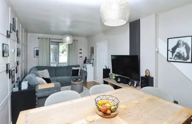 Photo 2 — Becket Crescent, SHEFFIELD, South Yorkshire, S8
