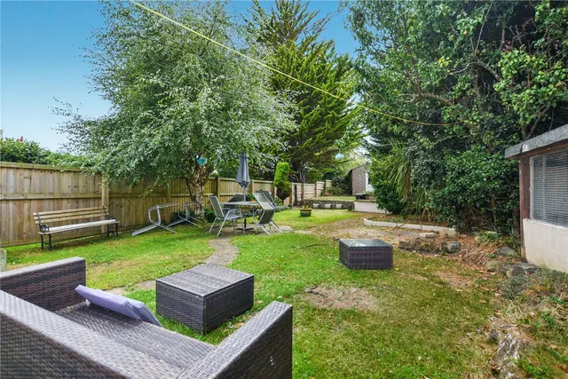 Westfield Grove, Yeadon, LS19, photo 1