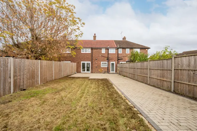 Slough, SL1, photo 2