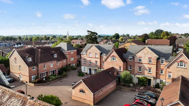 North Parade, Horsham, RH12, photo 1