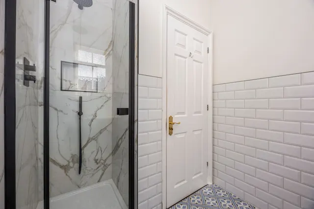 North Parade, Horsham, RH12, photo 3