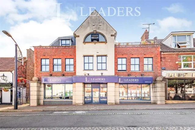 High Street, Crawley, RH10, photo 1