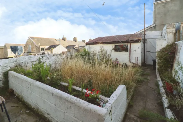 Photo 3 — Kenilworth Road, Barry