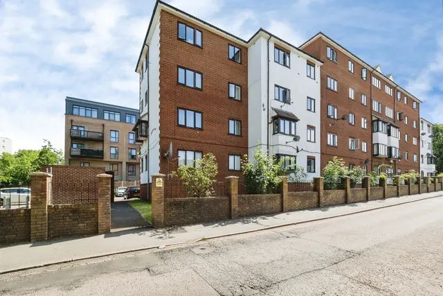 Harts Lane, Barking, IG11, photo 1