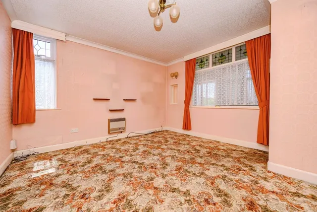Photo 2 — Neville Road, Luton, Bedfordshire, LU3