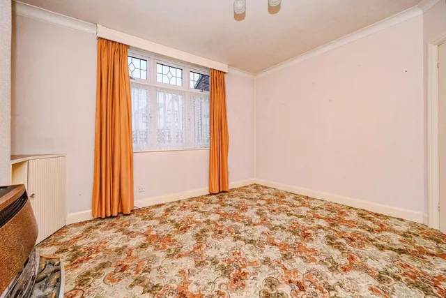 Photo 3 — Neville Road, Luton, Bedfordshire, LU3