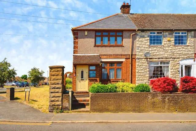 Neville Road, Luton, Bedfordshire, LU3, photo 1