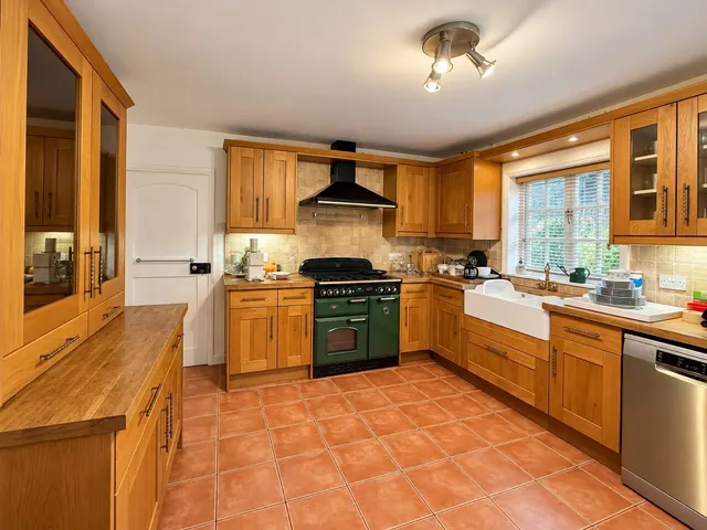 Melton House, Horndean, PO8, photo 3
