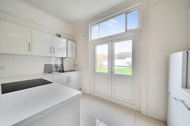 Essex Grove, SE19, photo 1