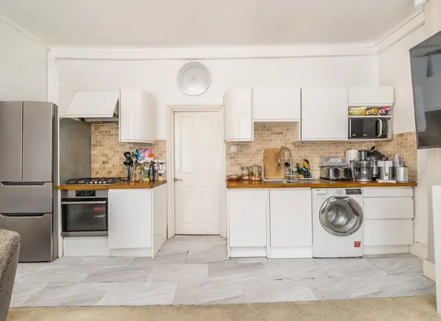 Photo 3 — Archway Road, Upper Holloway, N19