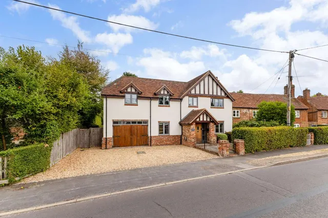 Pankridge Street, Crondall, Farnham, Hampshire, GU10 5RA, photo 1