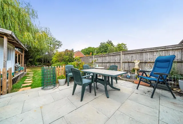 Bolters Road South, Horley, RH6, photo 3