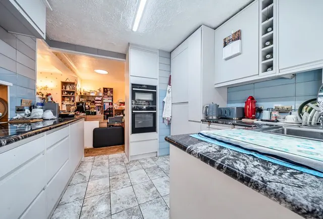Bolters Road South, Horley, RH6, photo 2