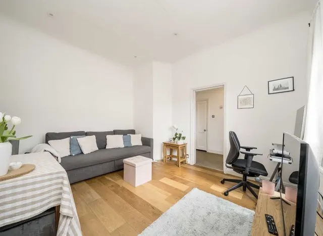 Photo 2 — Acacia Road, Acton, W3