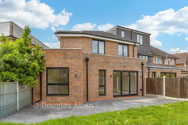 Freshwell Avenue, Romford, RM6, photo 2