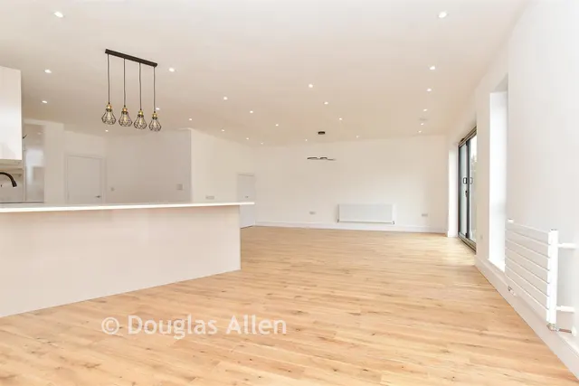 Freshwell Avenue, Romford, RM6, photo 3