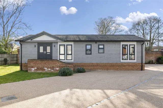 Chertsey Lane, Staines-upon-Thames, Surrey, TW18, photo 1