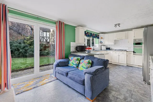 Paxton Crescent, Shenley Lodge, MK5, photo 2