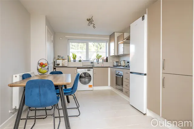 Photo 2 — Oakdale Close, Redditch, Worcestershire, B98 7UW