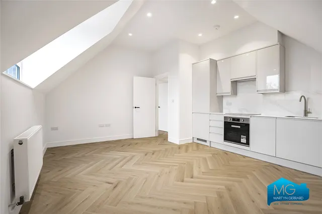 Gruneisen Road, London, N3, photo 1