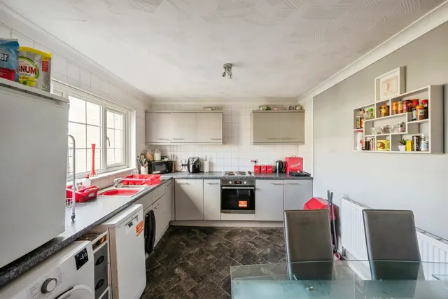 Broadwater Drive, Dunscroft, DN7, photo 3