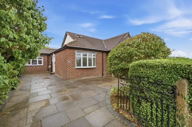 Claremont Avenue, Marple, SK6, photo 1