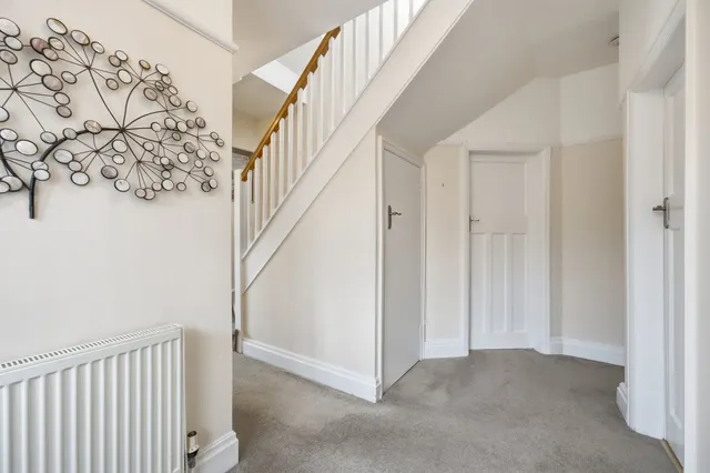 Claremont Avenue, Marple, SK6, photo 2