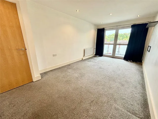 Brighton Road, Purley, CR8, photo 2