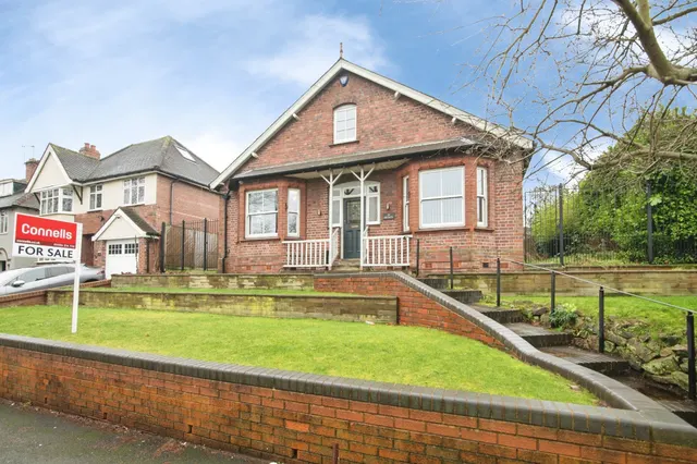 St. James's Road, Dudley, photo 1