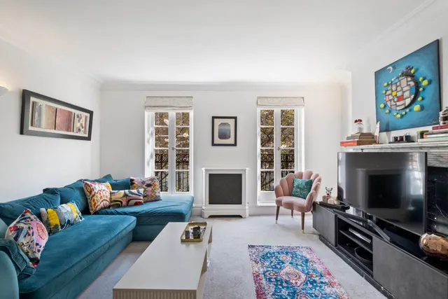 Photo 3 — Devonshire Place, Kensington Green, W8 5UD