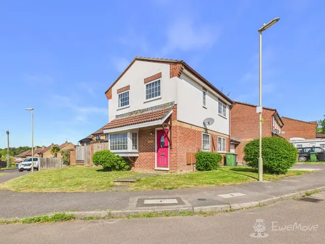 Grasmere Close, Bordon, GU35, photo 1