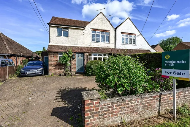 Manor Road, Ash, Guildford, Surrey, GU12 6QA, photo 1