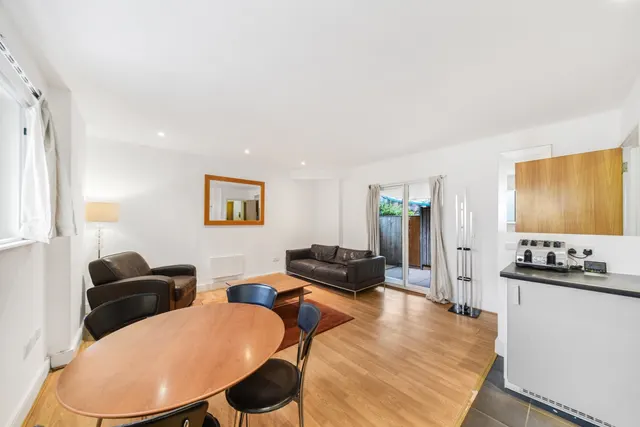 East Lane, Bermondsey, SE16, photo 1