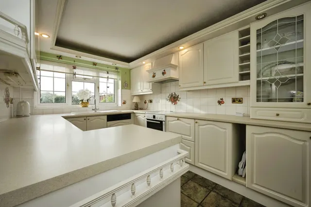 Newell Close, Aylesbury, HP21, photo 3