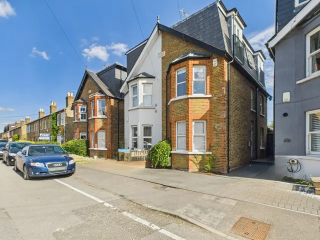 Albany Road, Old Windsor, SL4, photo 1