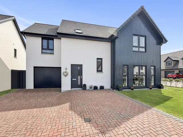 Royal Troon Drive, Elgin, photo 1