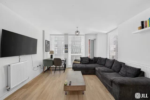 Jupp Road West, London, E15, photo 2