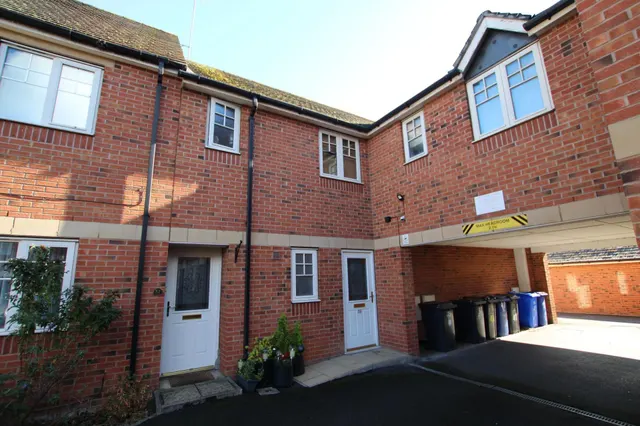 Caroline Court, Burton-On-Trent, DE14, photo 1