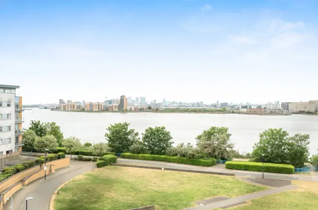 Tideslea Path, Thamesmead, SE28, photo 1