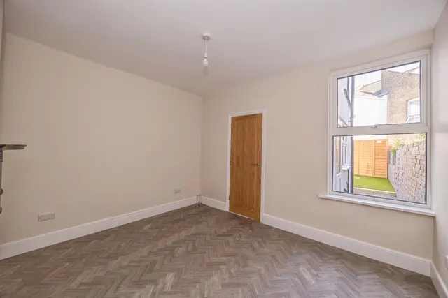 Walden Road, Portsmouth, PO2, photo 3